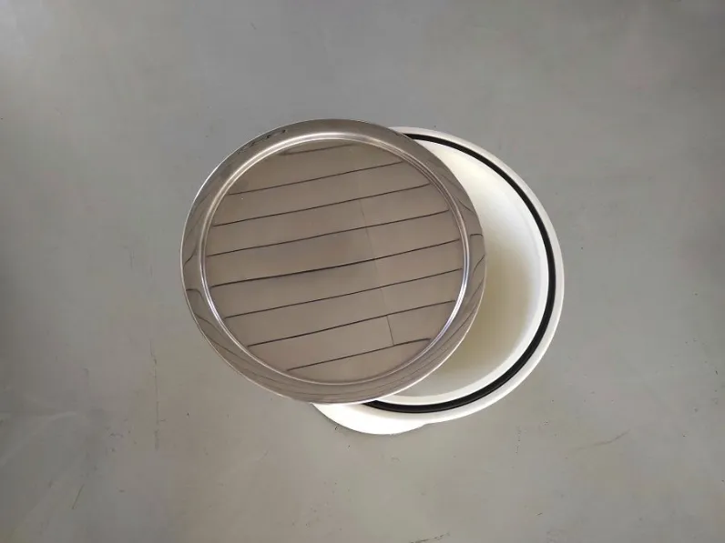 Prezzi ribassati per il tavolino design Buddy  di Molteni & c
