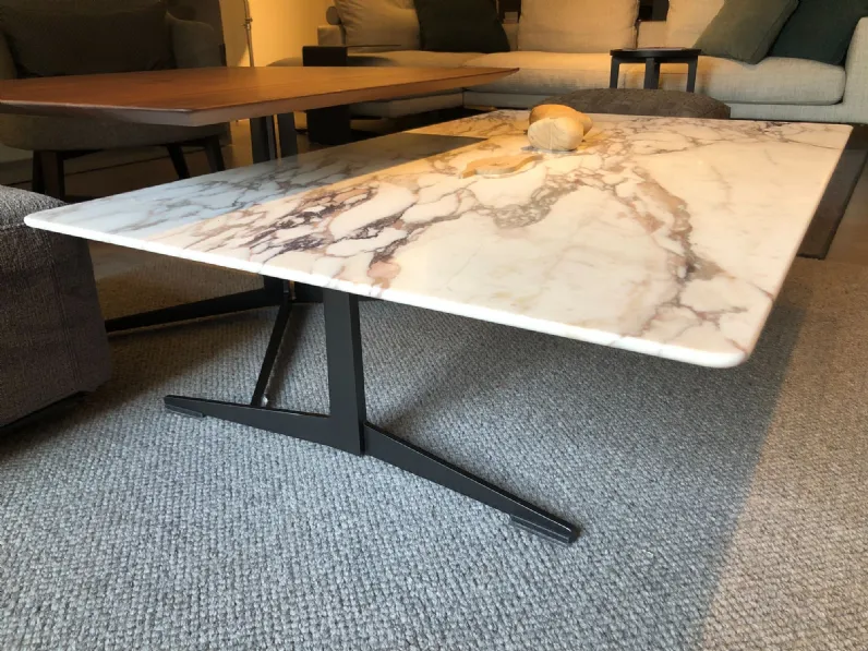 Prezzi ribassati per il tavolino design Fly di Flexform