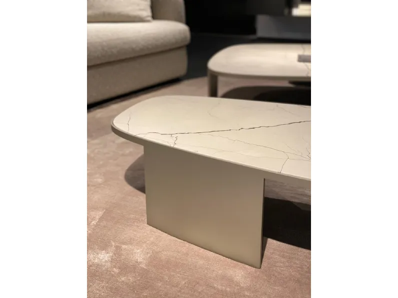 Tavolino design Koishi di Poliform a prezzo scontato