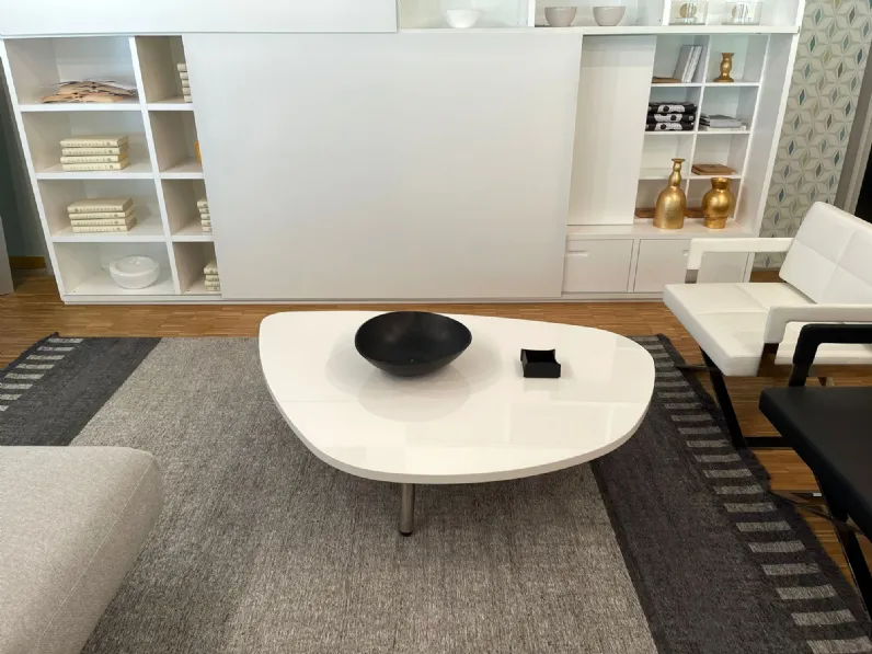 Prezzi ribassati per il tavolino design Petalo di Zanotta