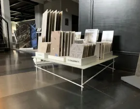 Prezzi ribassati per il tavolino design Shanghai tip di Moroso