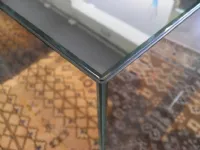 Prezzi ribassati per il tavolino moderno Illusion di Glas italia