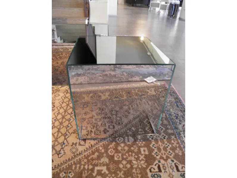 Prezzi ribassati per il tavolino moderno Illusion di Glas italia