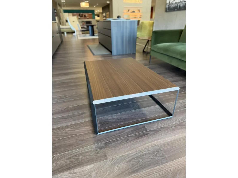 Prezzi ribassati per il tavolino design 45° di Molteni & c