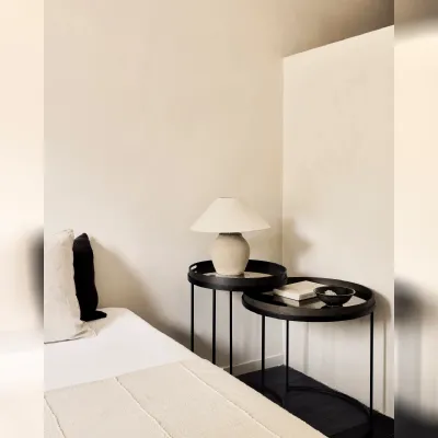 Tavolino moderno Set tavolo vassoio ethnicraft di Artigianale a prezzo ribassato