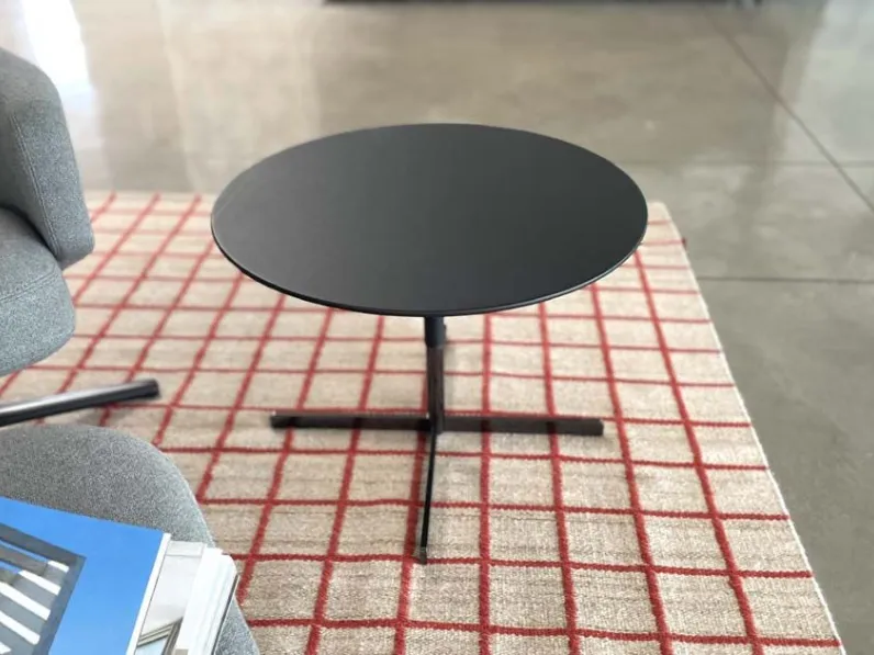 Prezzi ribassati per il tavolino design Bob di Poltrona frau