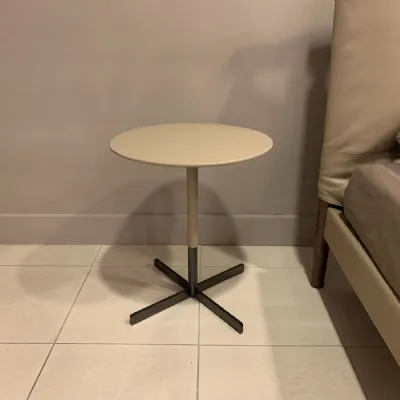 Tavolino Bob del marchio Poltrona frau con forte sconto