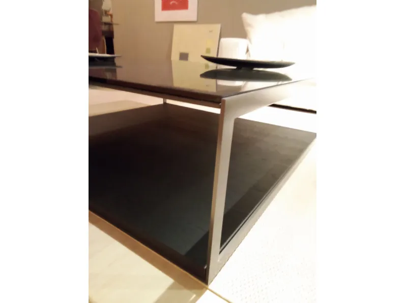 Tavolino design Alisee di Molteni & c a prezzo scontato