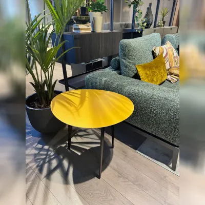 Prezzi ribassati per il tavolino design Flowers di Lema