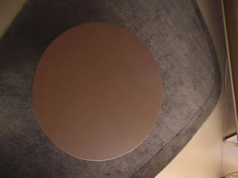 Tavolino design Roll di Kettal a prezzo ribassato