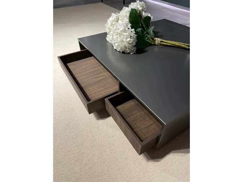 Prezzi ribassati per il tavolino design Seven di Novamobili