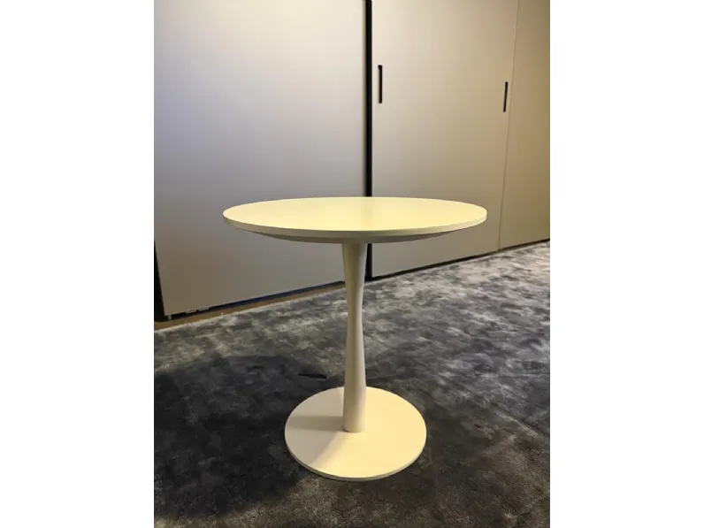 Tavolino Tavolino flute dell'azienda Poliform con forte sconto - 40%