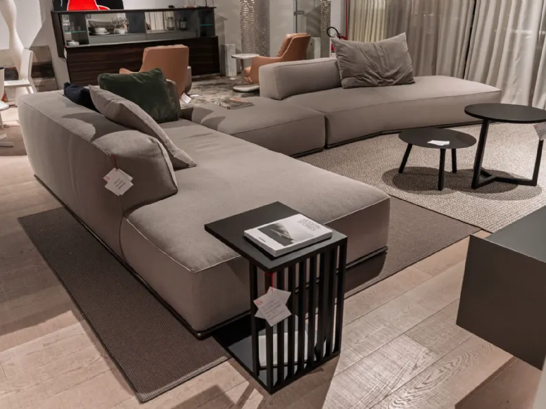 Tavolino modello Vienna  di Flexform a prezzo ribassato