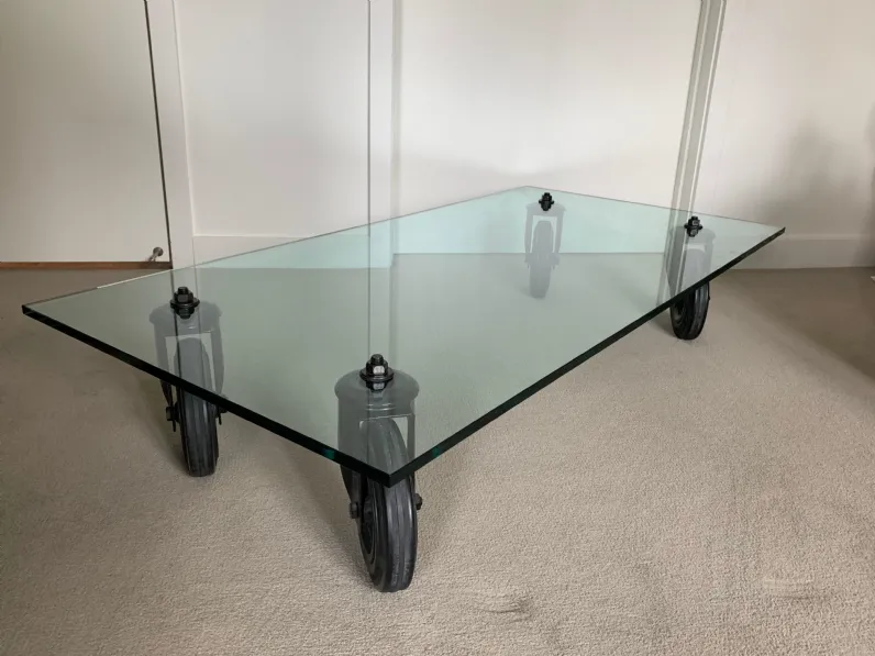 Tavolo Fontana Arte con ruote, stile design, prezzi imbattibili.
