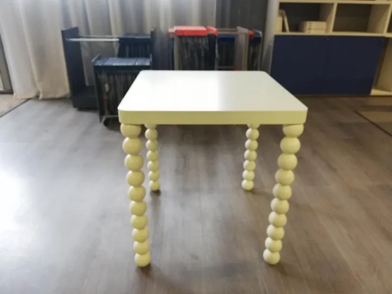 Tavolino Gambe intarsiate dell'azienda Flou con forte sconto