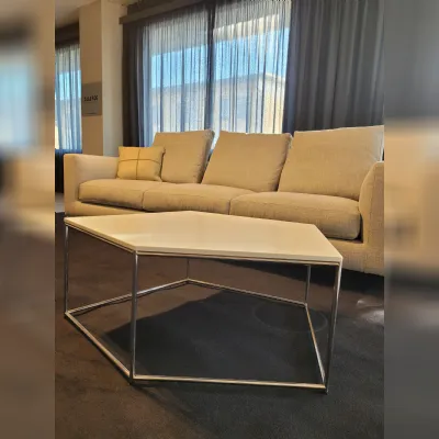 Tavolino in stile design modello Ges di Minotti con sconti imperdibili 