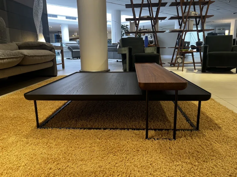 Prezzi ribassati per il tavolino design Torei di Cassina 