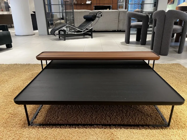 Prezzi ribassati per il tavolino design Torei di Cassina 
