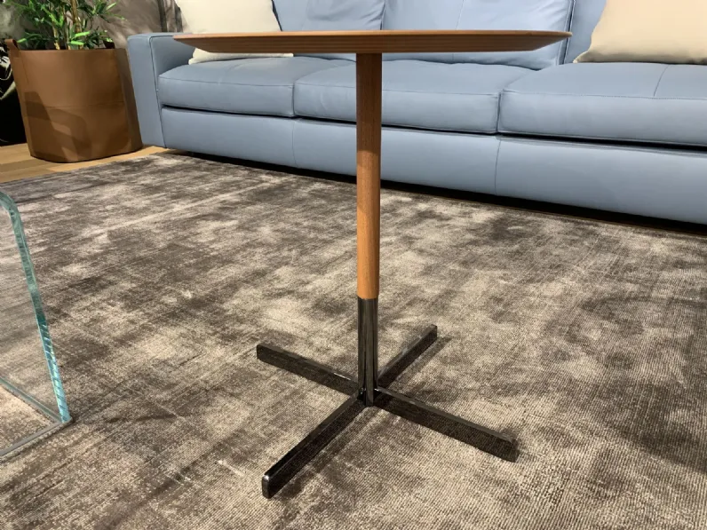 Tavolino Bob dell'azienda Poltrona frau con forte sconto 