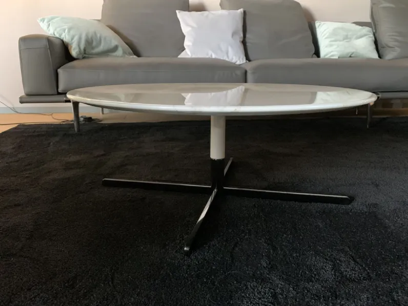 Tavolino in stile moderno modello Bob di Poltrona frau con sconti imperdibili 