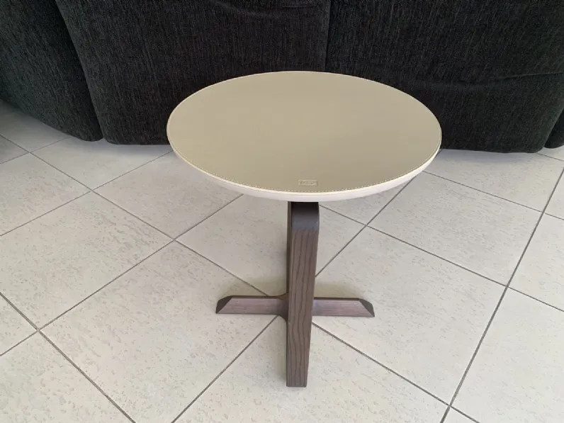 Tavolino in stile moderno modello Fidelio di Poltrona frau a prezzi imbattibili 