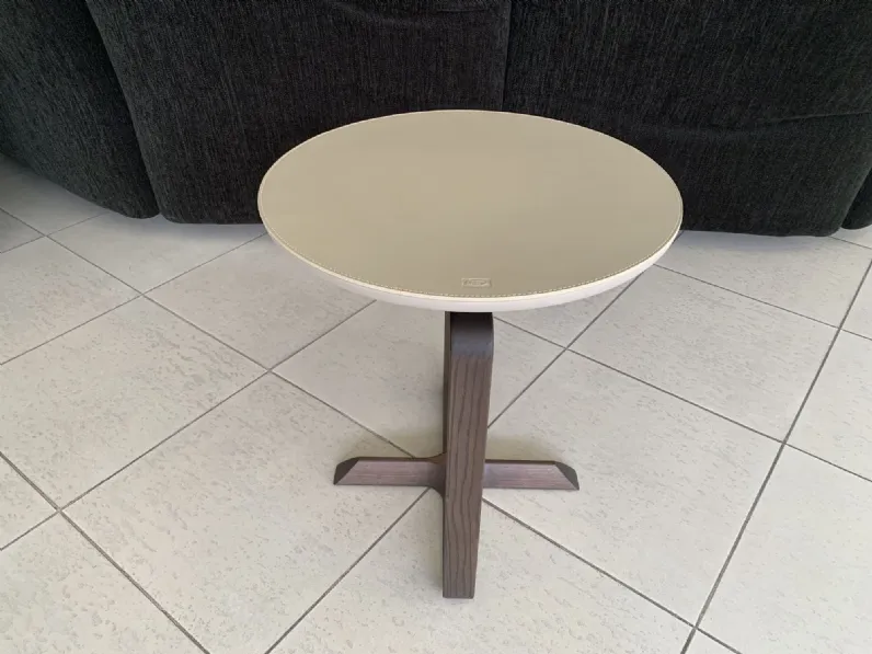 Tavolino Fidelio del marchio Poltrona frau con forte sconto 