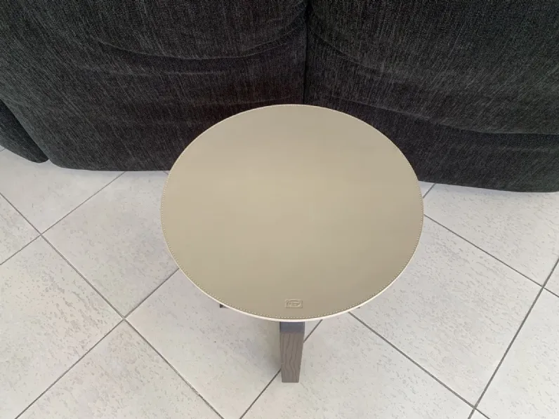 Tavolino in stile moderno modello Fidelio di Poltrona frau a prezzi imbattibili 