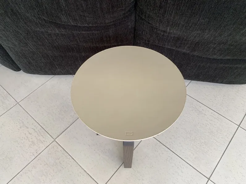 Tavolino Fidelio del marchio Poltrona frau con forte sconto 