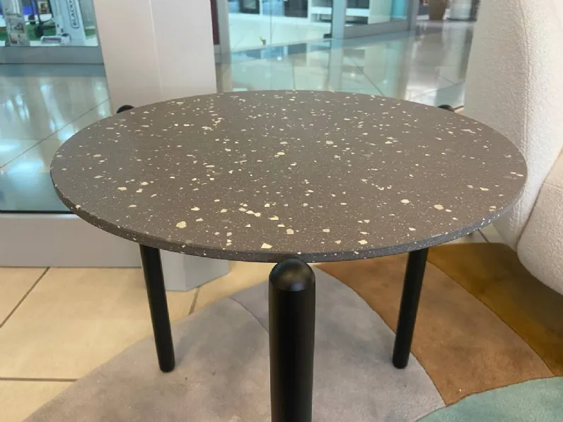 Tavolino in stile moderno modello Undique di Kartell con sconti imperdibili 