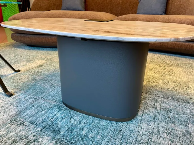 Tavolino modello Galet di Giorgetti a prezzo ribassato