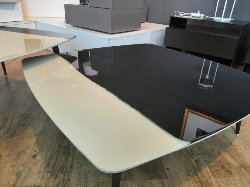 Tavolino design Liquid di Baxter a prezzo scontato