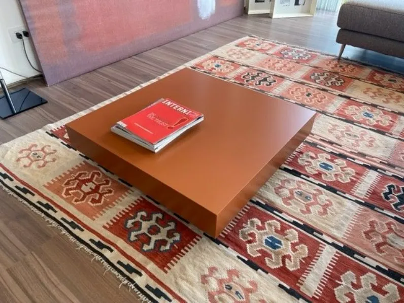 Prezzi ribassati per il tavolino design Shadow di Novamobili