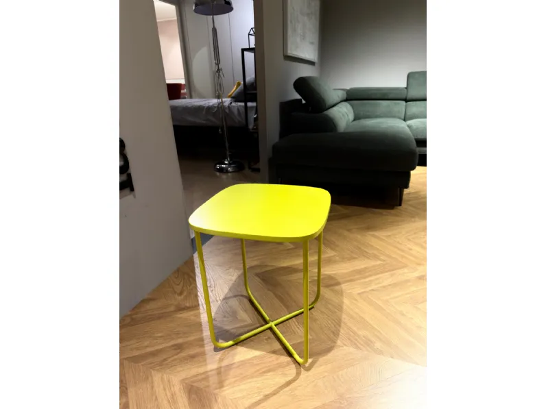 Prezzi ribassati per il tavolino design Sissi di Novamobili