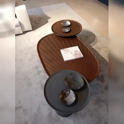 Prezzi ribassati per il tavolino moderno Tavolino louisa ltv3 di Molteni & c