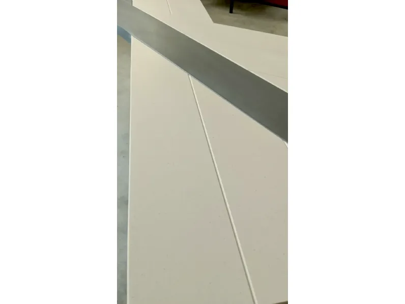 Tavolino modello Vela di Mya design a prezzo scontato