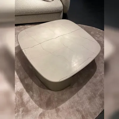 Tavolino design Koishi di Poliform a prezzo scontato