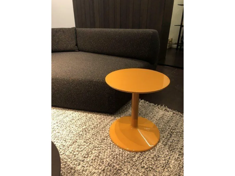 Tavolino Spool arancione della marca B&b italia in offerta