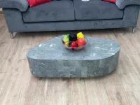 Tavolino moderno Trapezio di Stones a prezzo scontato