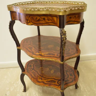 Tavolino Artigianale modello Tavolino artigianale con intarsi stile barocco con gambe sagomate e bronzi in OFFERTA OUTLET