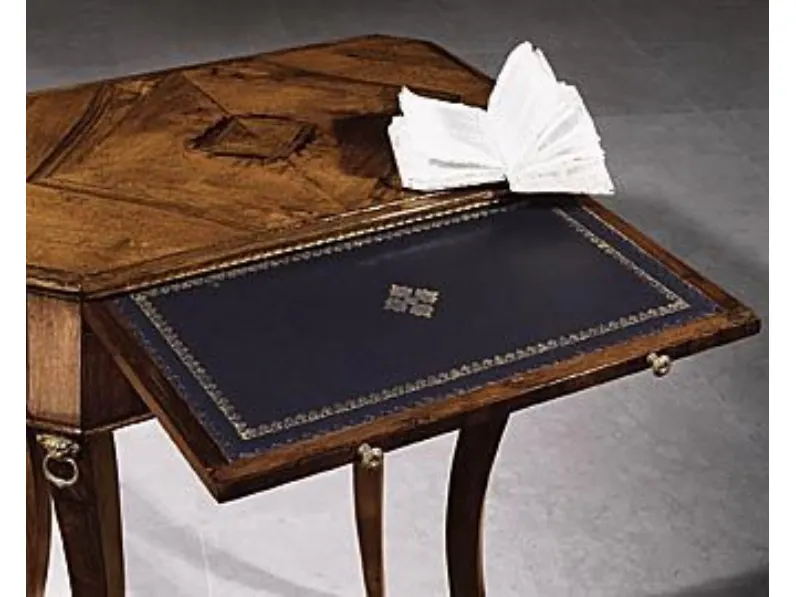 Tavolino Tavolino con piano in pelle estraibile scontato del 50% della marca Artigianale a prezzi outlet