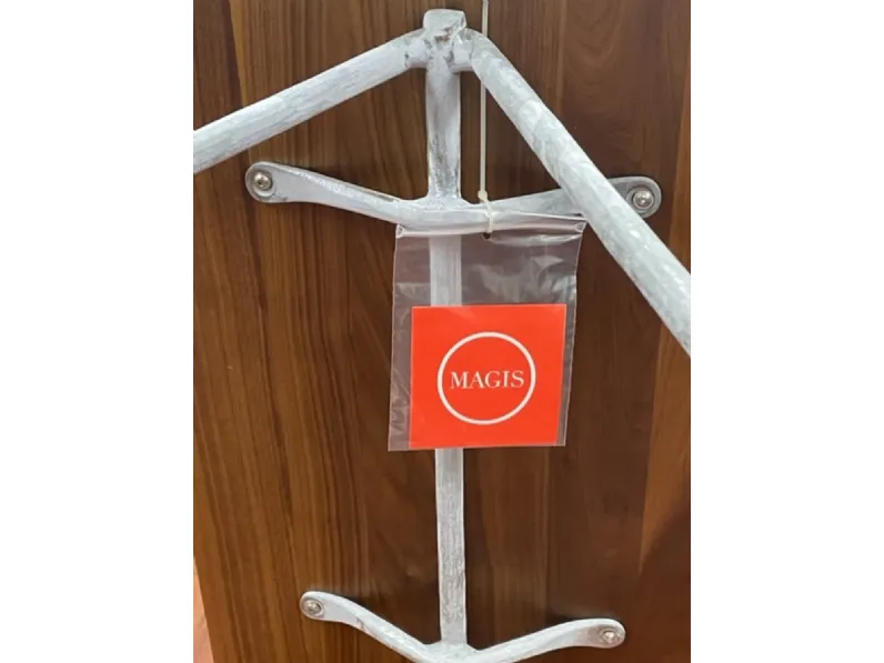 Prezzi ribassati per il tavolino design Tavolino officina 120x45 h 40 noce magis di Magis