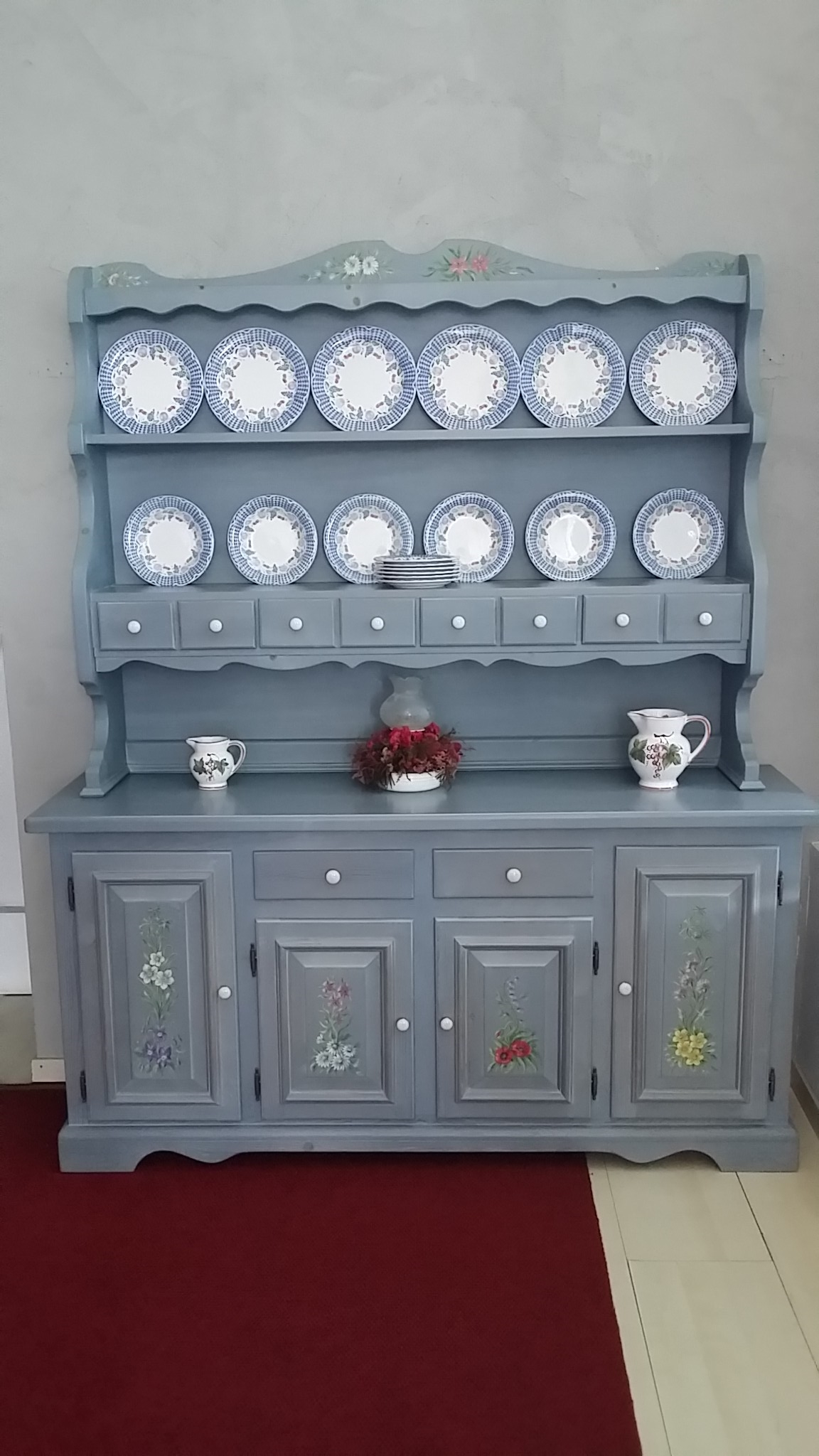 Offerta credenza in legno massello antiquariato a prezzi scontati Credenza in legno massello