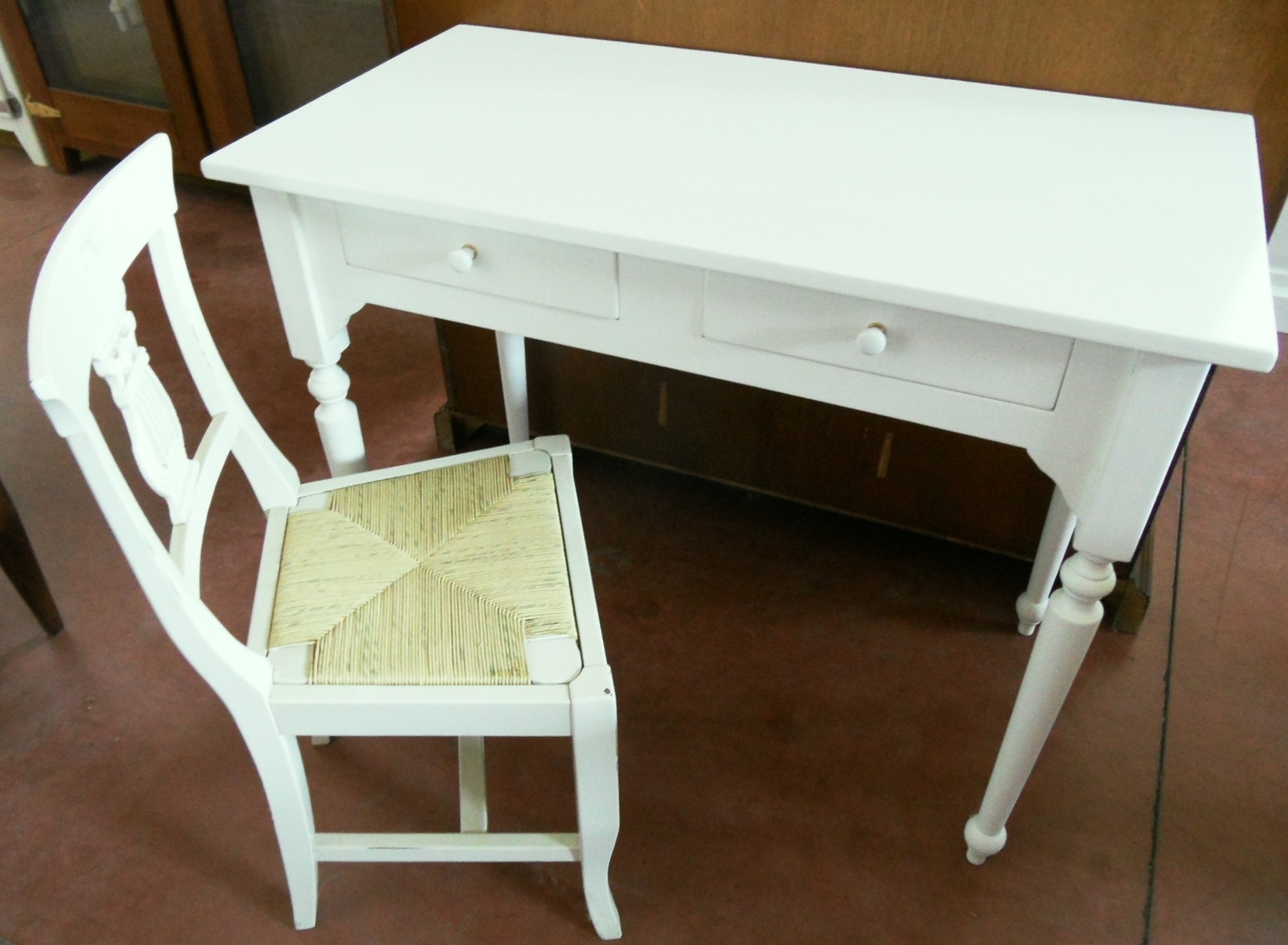 Scrivania con sedia scontato del 50% antiquariato a prezzi scontati Scrivania sagomata outlet