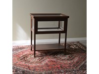 Tavolino teca inglese in legno massello. I fianchi lunghi sono incernierati. Scontato del -50%. Offerta Outlet Mobilgross