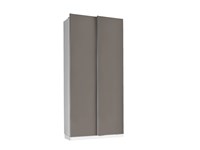 Armadio Birex modello Slim. Armadio attrezzato con 2 ante scorrevoli. All'interno di un'anta vi sono 4 ripiani mentre dentro all'altra vi sono 2 appendiabiti e 1 ripiano.