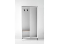 Armadio Birex modello Slim. Armadio attrezzato con 2 ante scorrevoli. All'interno di un'anta vi sono 4 ripiani mentre dentro all'altra vi sono 2 appendiabiti e 1 ripiano.