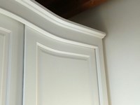 Armadio in legno a tre ante scorrevoli in legno colore bianco