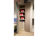 Armadio battente Doimo CityLine completo di attrezzatura