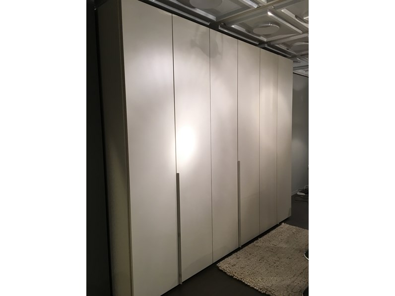 https://www.outletarredamento.it/img/armadi/armadio-moderno-anta-piana-di-sangiacomo-con-un-ribasso-del-39_N2_334415.jpg