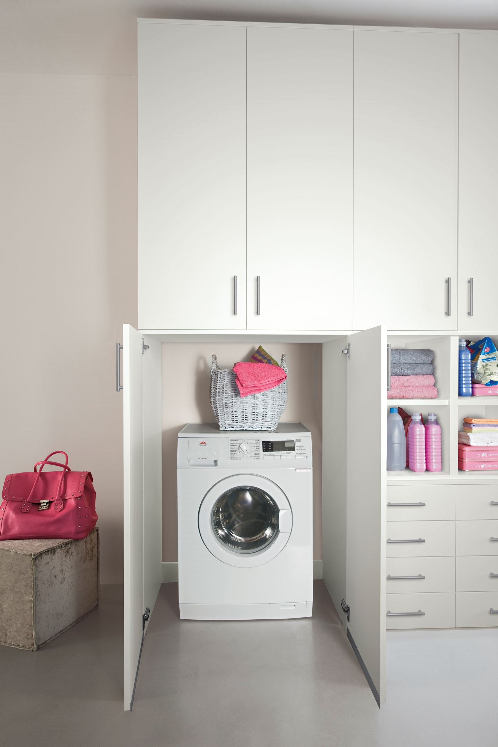 https://www.outletarredamento.it/img/armadi/armadio-moderno-modello-smart-in-laminato-opaco-ad-ante-battenti-della-san-martino-mobili_O3.jpg